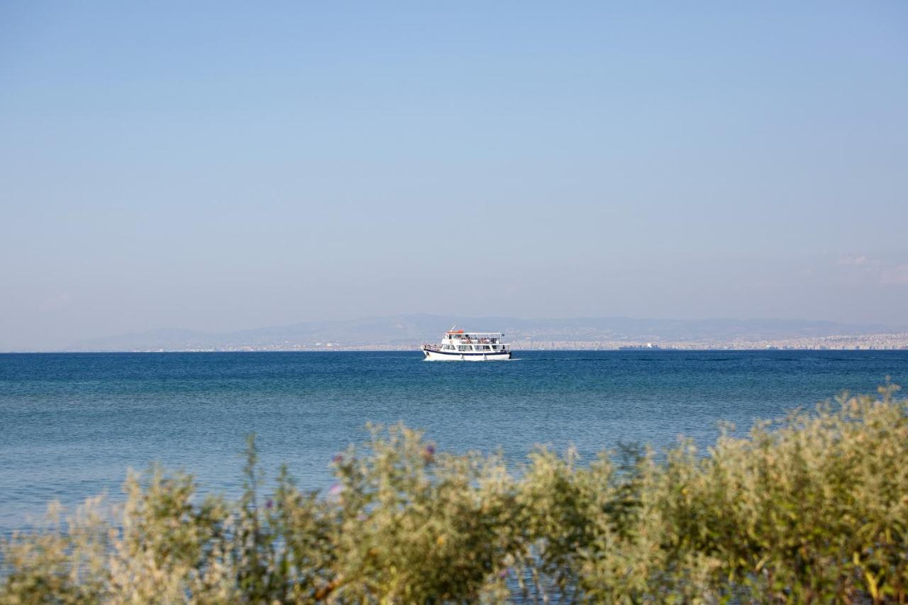 Metaxa Seafront Apartment Peraía Esterno foto