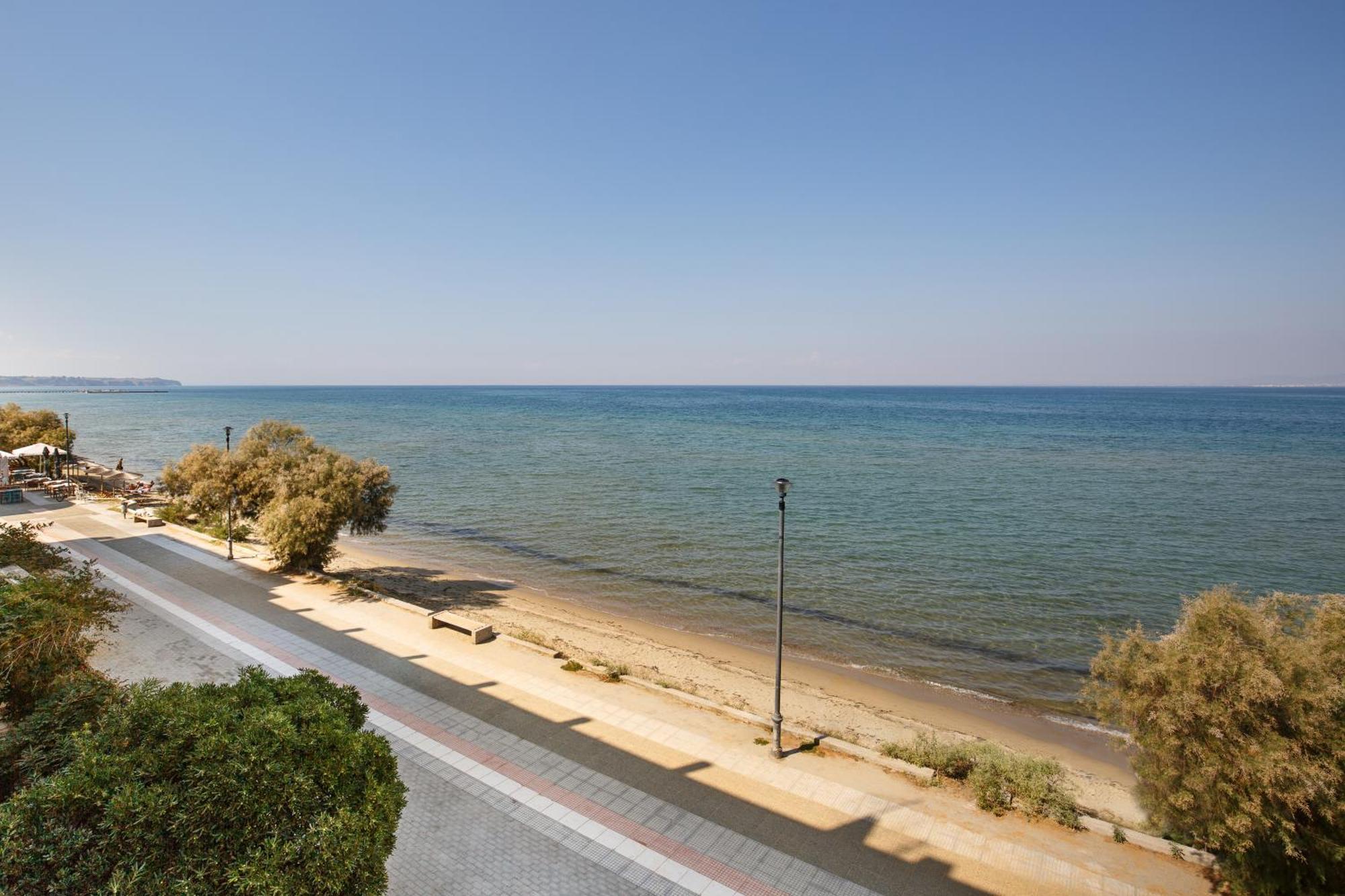 Metaxa Seafront Apartment Peraía Esterno foto