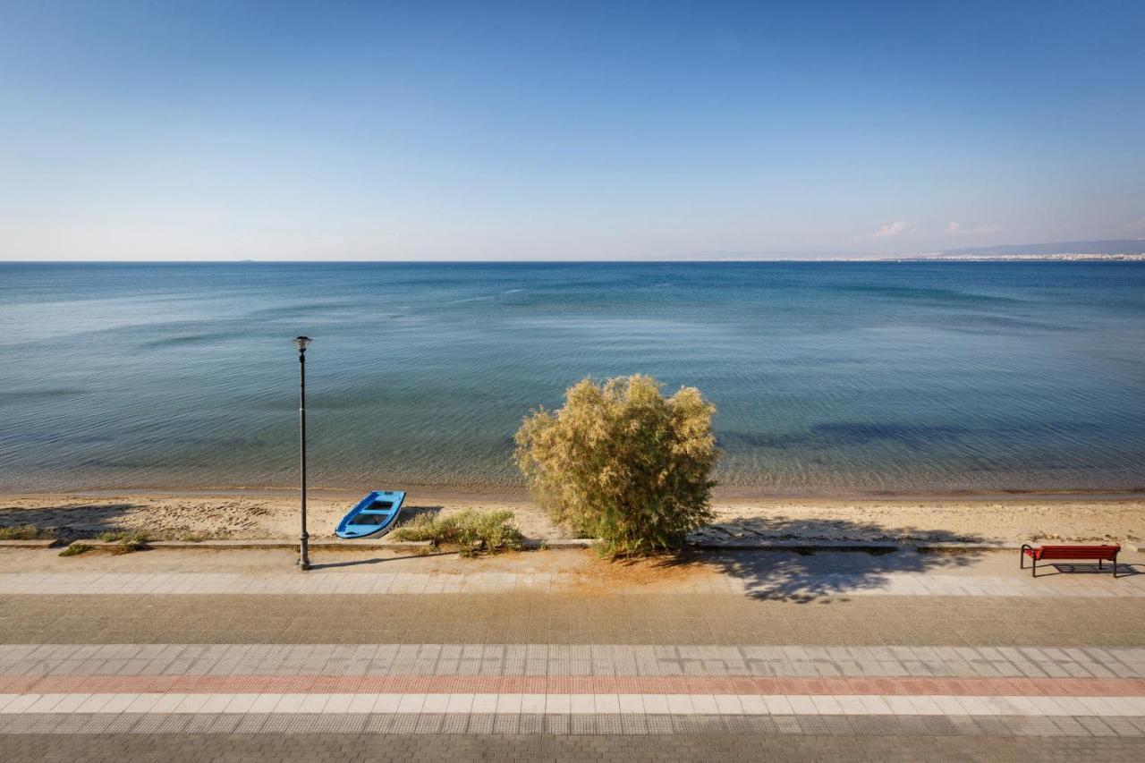 Metaxa Seafront Apartment Peraía Esterno foto