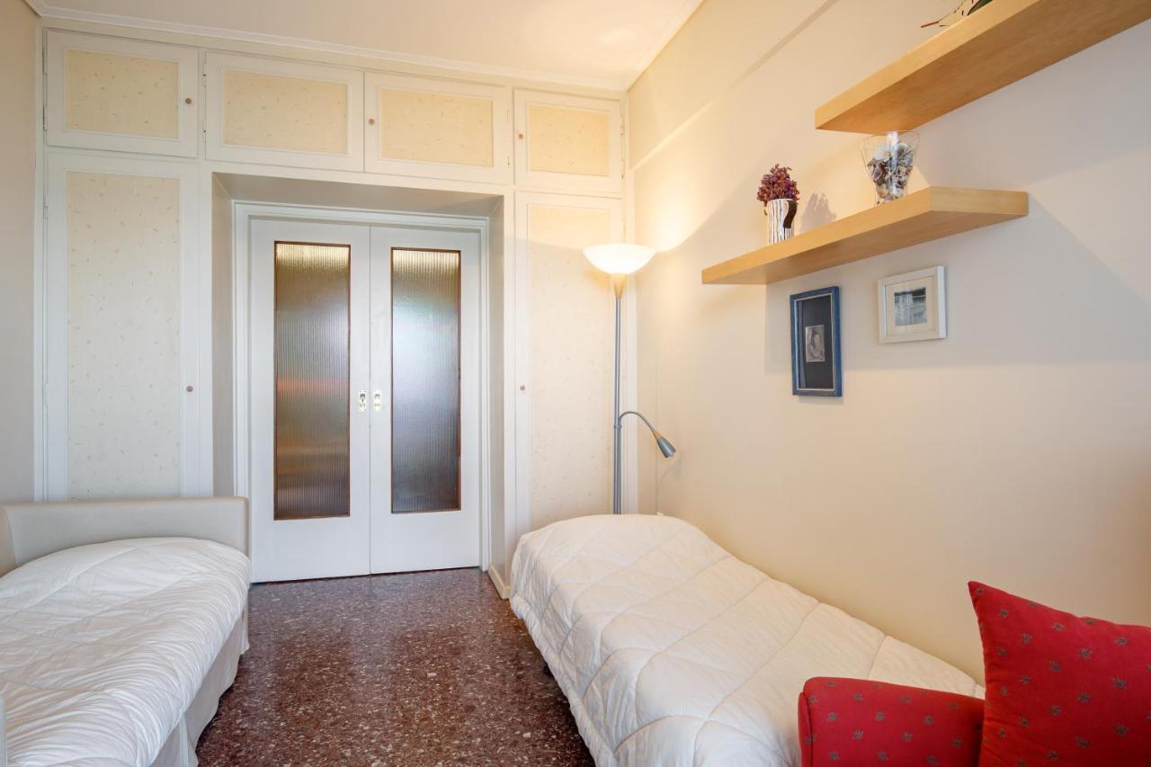 Metaxa Seafront Apartment Peraía Esterno foto